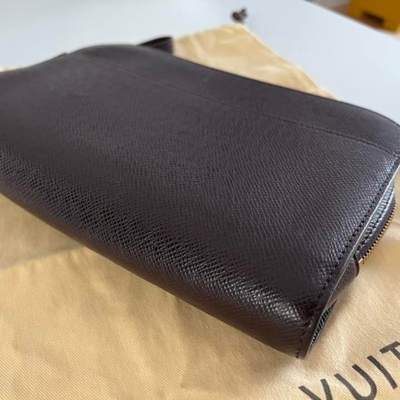 Louis Vuitton Epi leather pouch for men - Picture 2 of 13